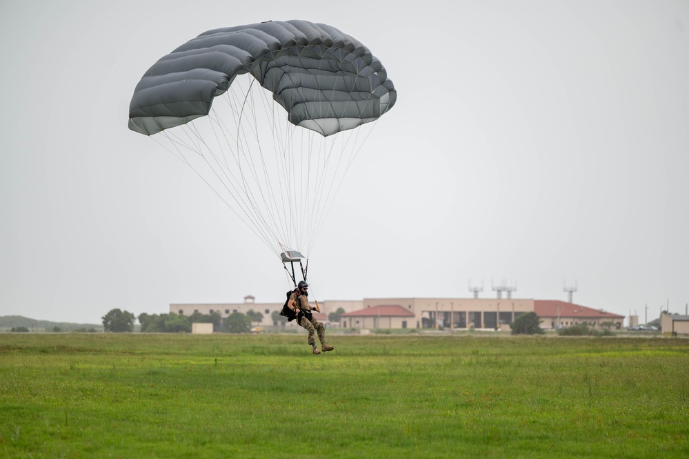 308th Rescue Squadron conducts parachute training