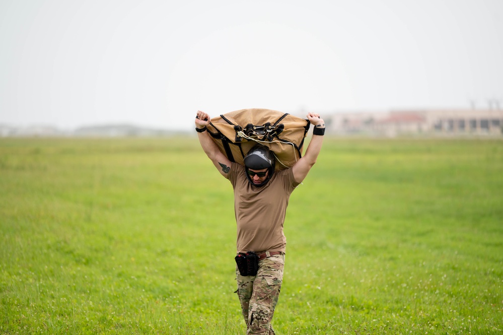 308th Rescue Squadron conducts parachute training