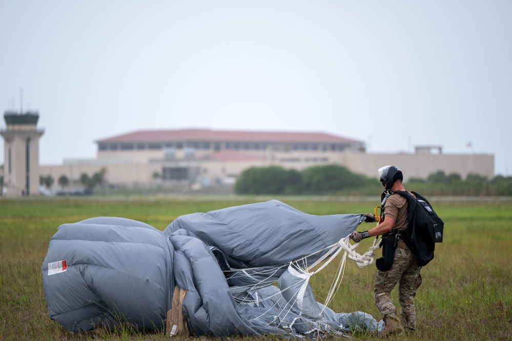 308th Rescue Squadron conducts parachute training