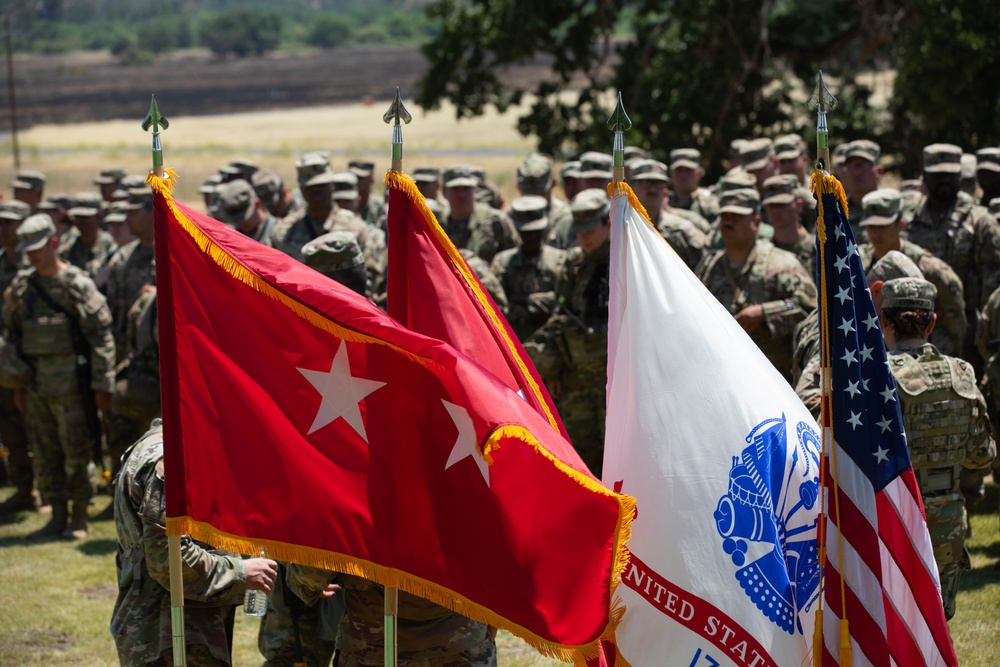 Chief of Army Reserve Re-enlists Soldiers at Mojave Falcon