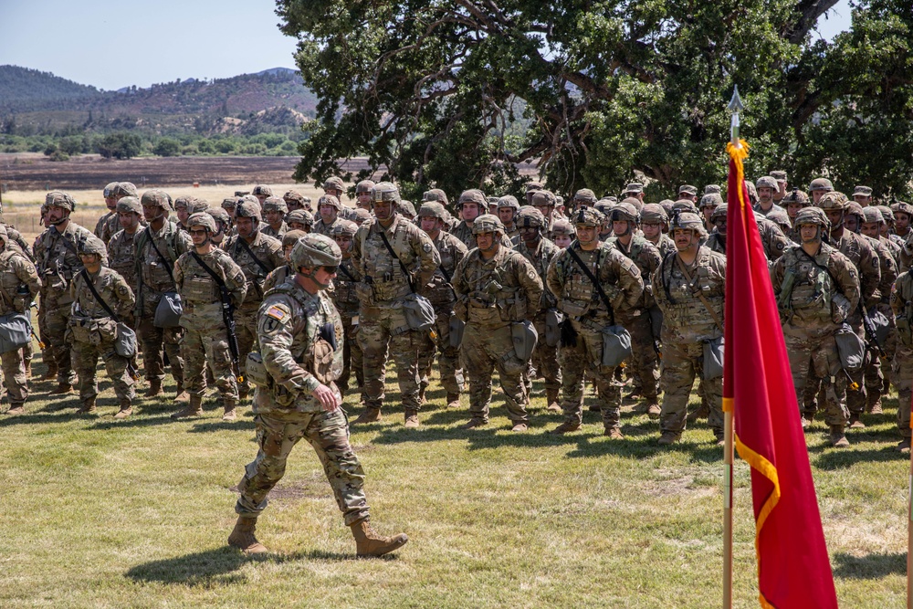 Chief of Army Reserve Re-enlists Soldiers at Mojave Falcon