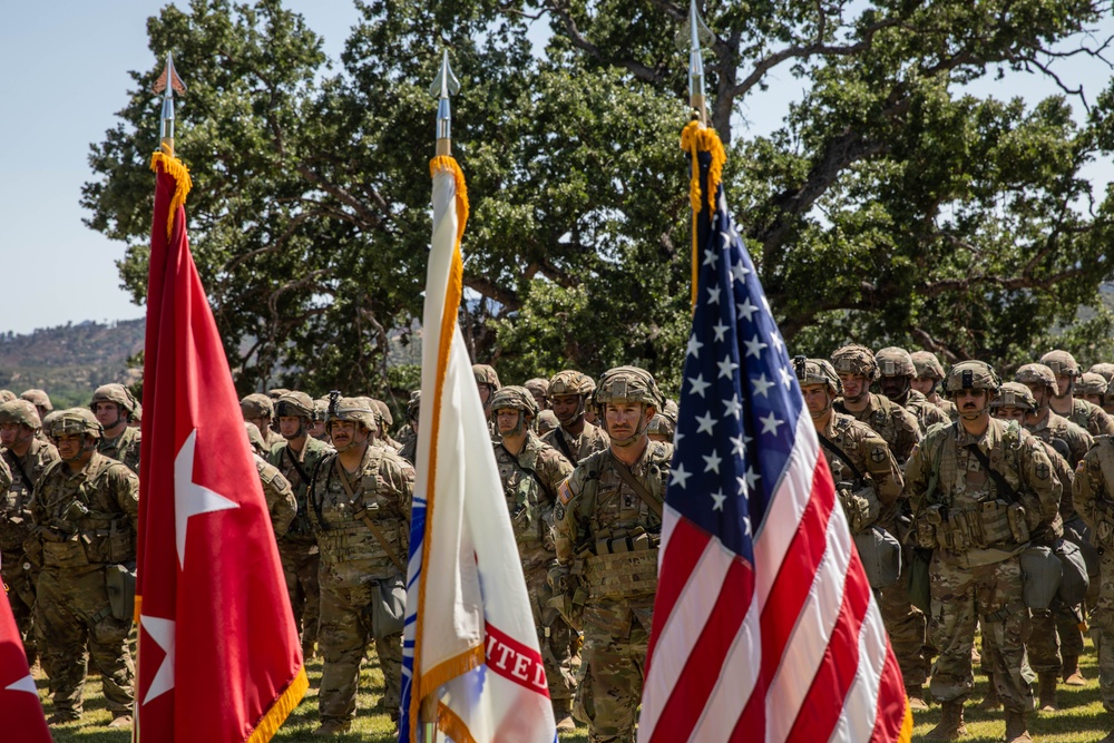 Chief of Army Reserve Re-enlists Soldiers at Mojave Falcon