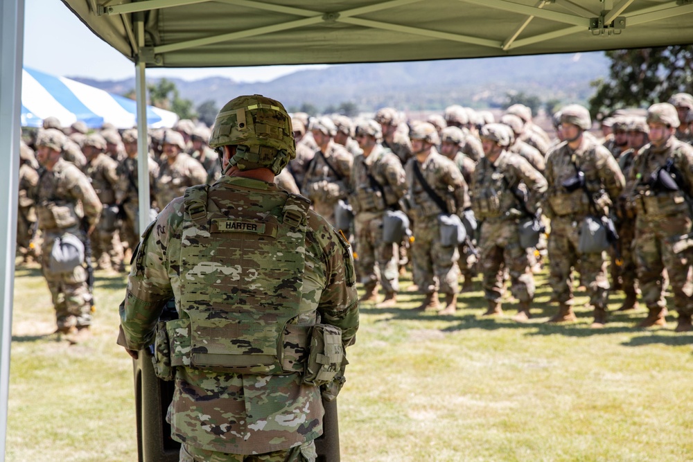 Chief of Army Reserve Re-enlists Soldiers at Mojave Falcon