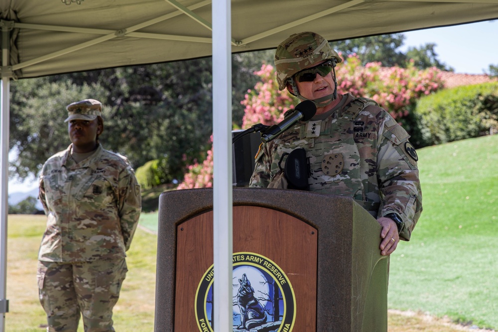 Chief of Army Reserve Re-enlists Soldiers at Mojave Falcon