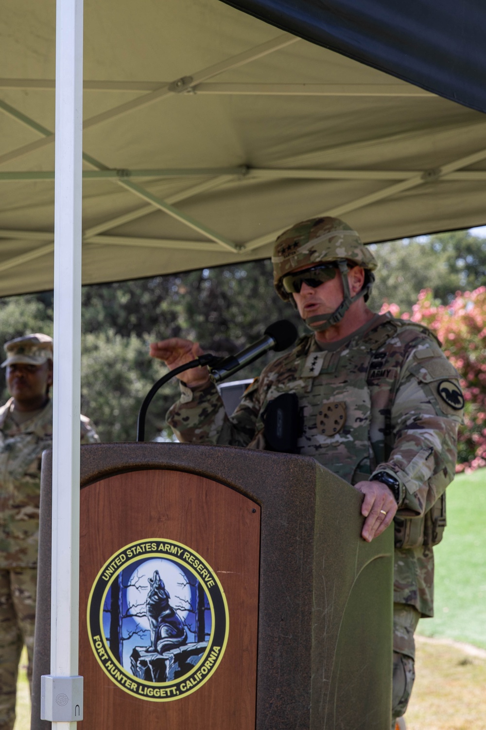 Chief of Army Reserve Re-enlists Soldiers at Mojave Falcon