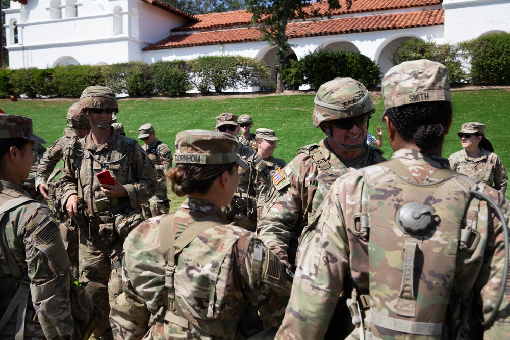 Chief of Army Reserve Re-enlists Soldiers at Mojave Falcon