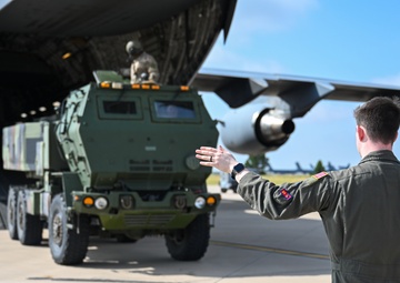 Air Force loadmasters prepare Army National Guardsmen