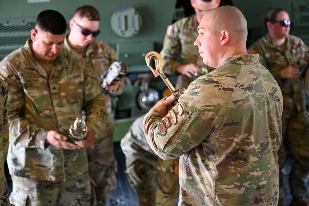 Air Force loadmasters prepare Army National Guardsmen