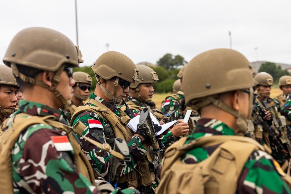 U.S. Marines teach members of Indonesian Korps Marinir about M4 carbine