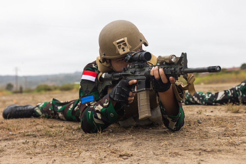 U.S. Marines teach members of Indonesian Korps Marinir about M4 carbine