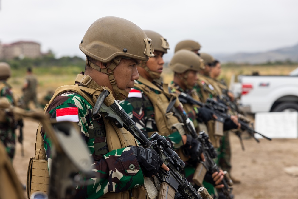 U.S. Marines teach members of Indonesian Korps Marinir about M4 carbine