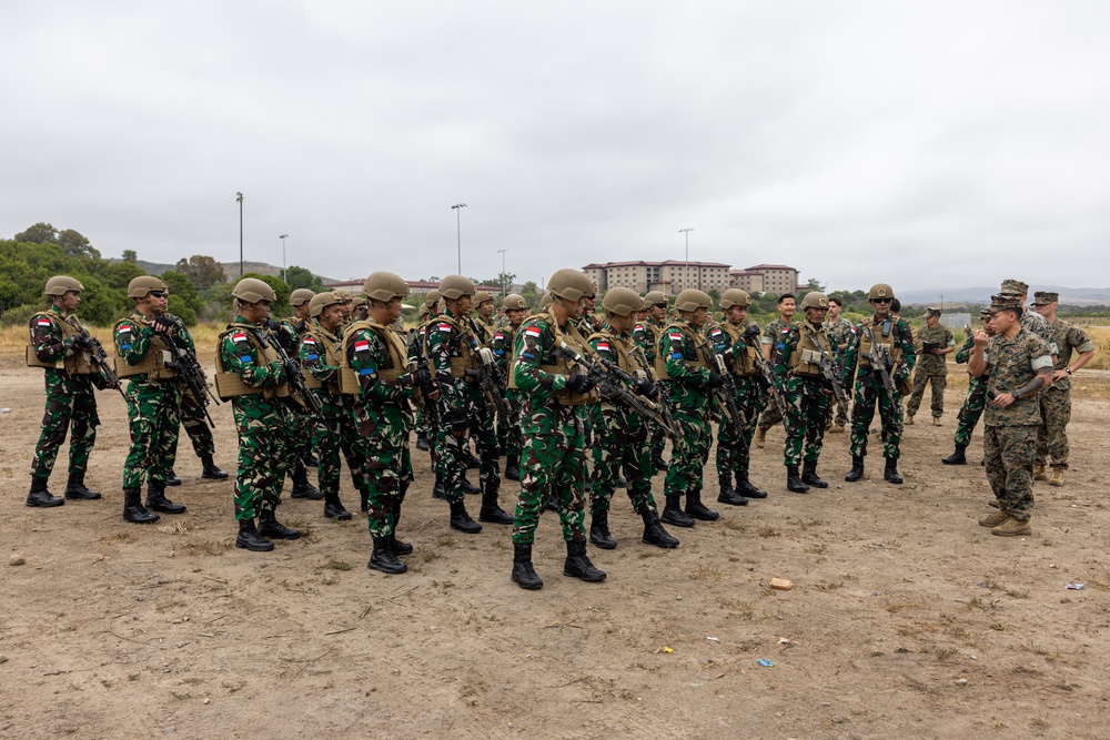 U.S. Marines teach members of Indonesian Korps Marinir about M4 carbine