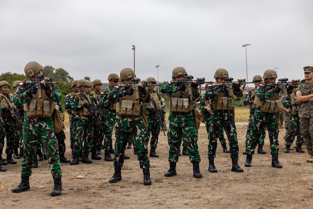 U.S. Marines teach members of Indonesian Korps Marinir about M4 carbine