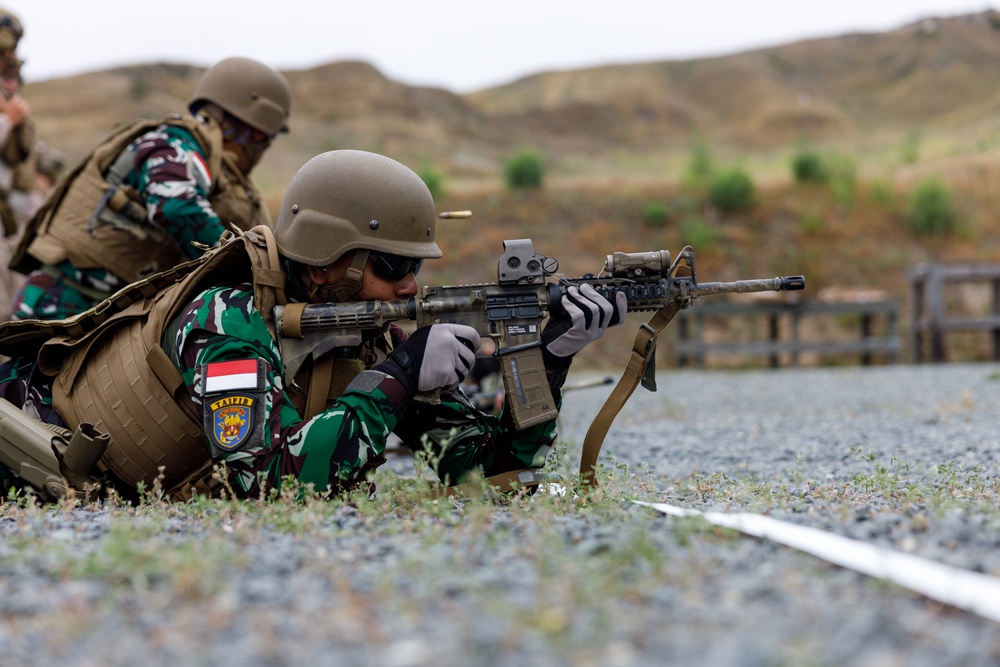 U.S. Marines, Indonesian Korps Marinir participate in live-fire range