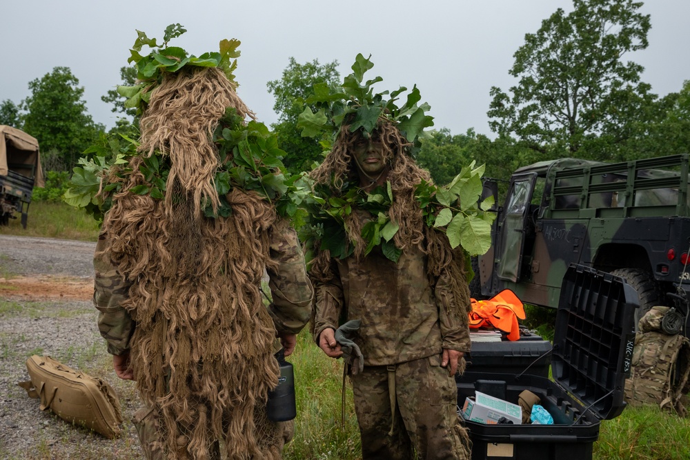 Reconnaissance Soldiers and Guatamalan Armed Forces conduct sniper Training