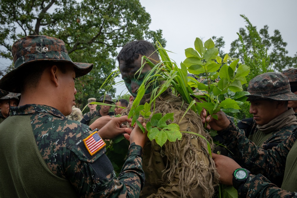Reconnaissance Soldiers and Guatamalan Armed Forces conduct sniper Training