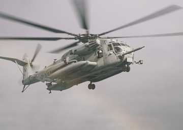 QUART: HMLA-369, HMH-466 Conducts Qualifications Aboard USS Harpers Ferry