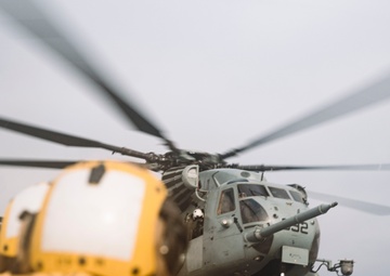 QUART: HMLA-369, HMH-466 Conducts Qualifications Aboard USS Harpers Ferry