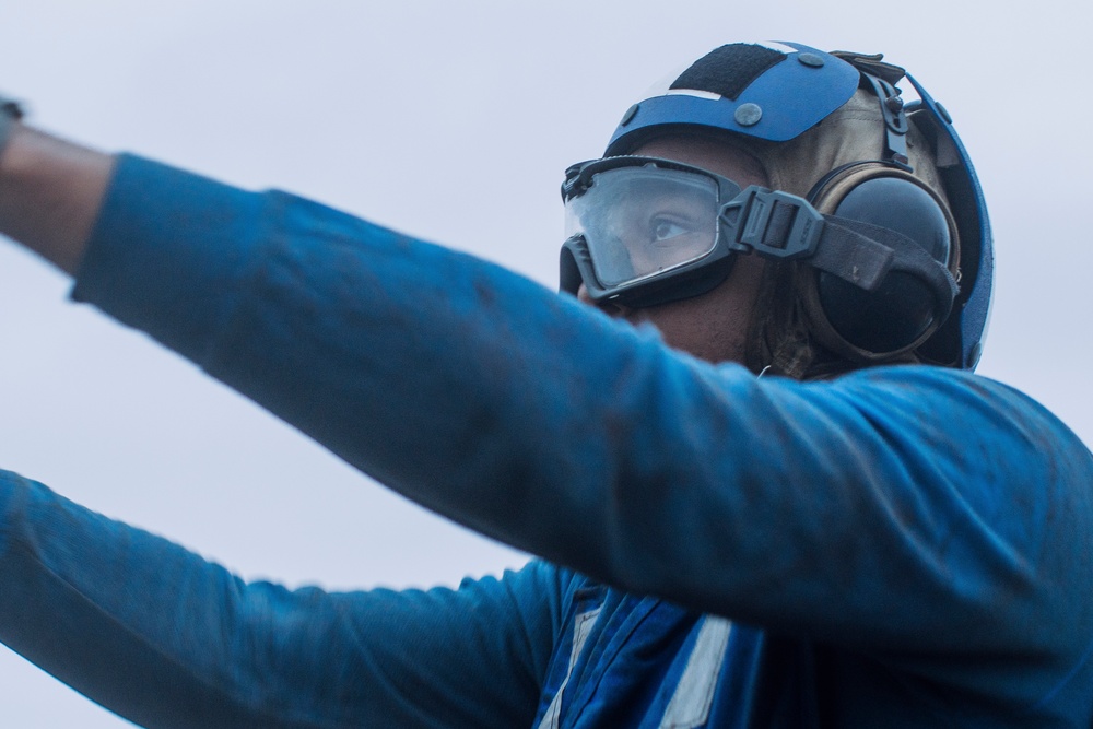 QUART: HMLA-369, HMH-466 Conducts Qualifications Aboard USS Harpers Ferry