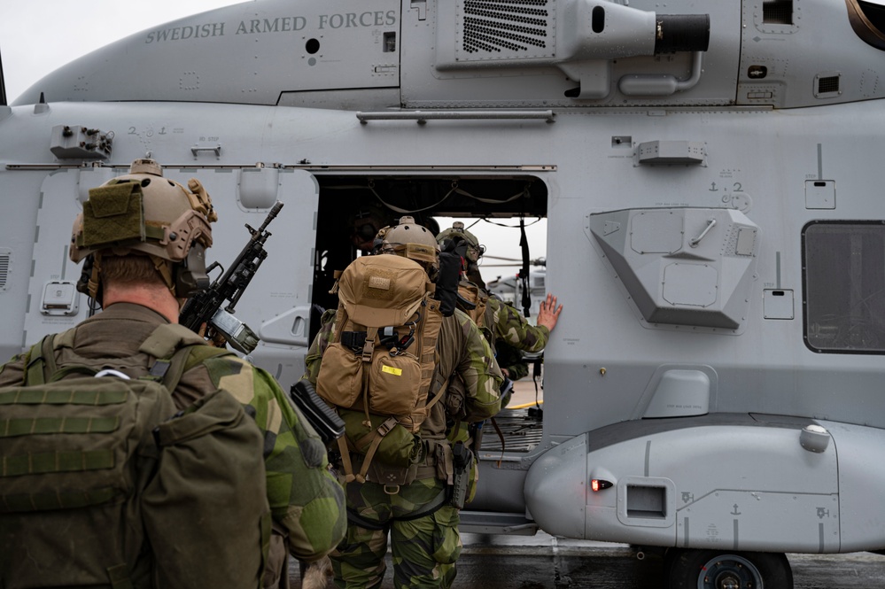 U.S. and Sweden partner for land navigation exercise