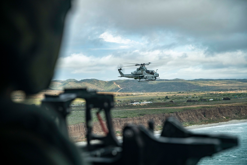 QUART: HMLA-369 Touches Down on USS Harpers Ferry