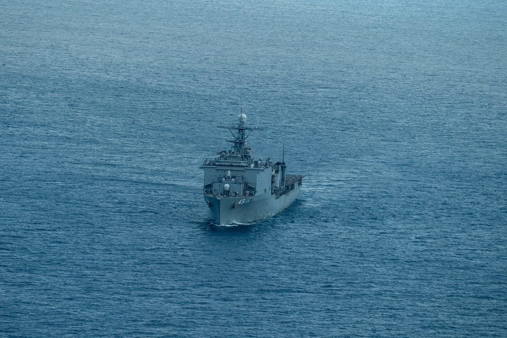 QUART: HMLA-369 Touches Down on USS Harpers Ferry