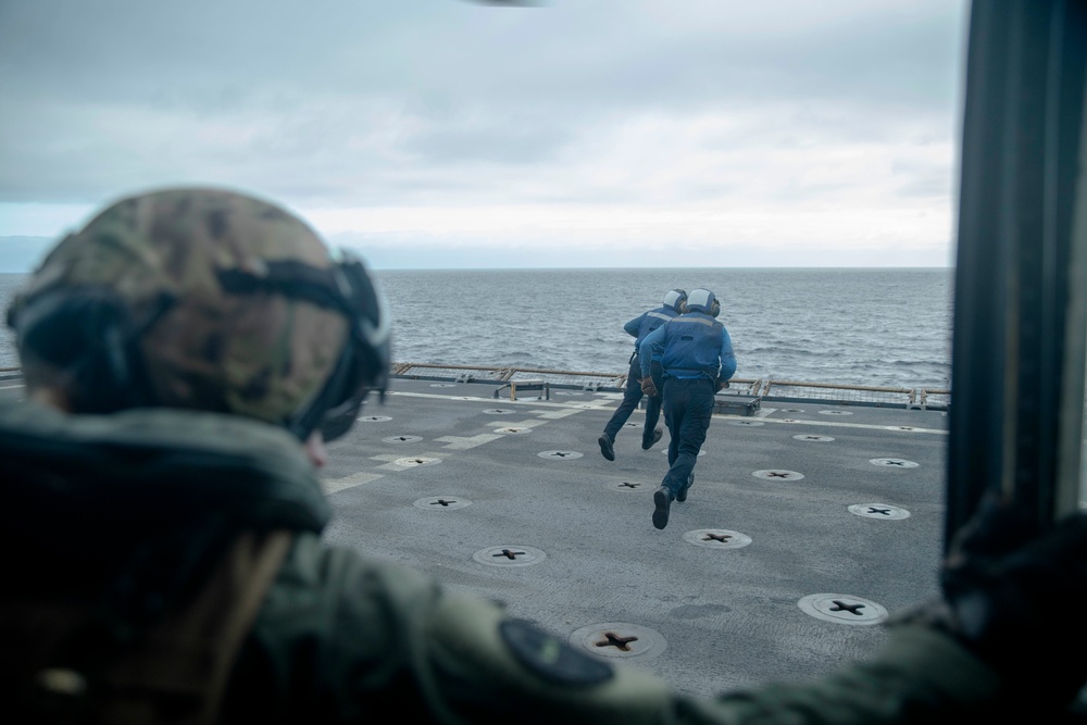 QUART: HMLA-369 Touches Down on USS Harpers Ferry