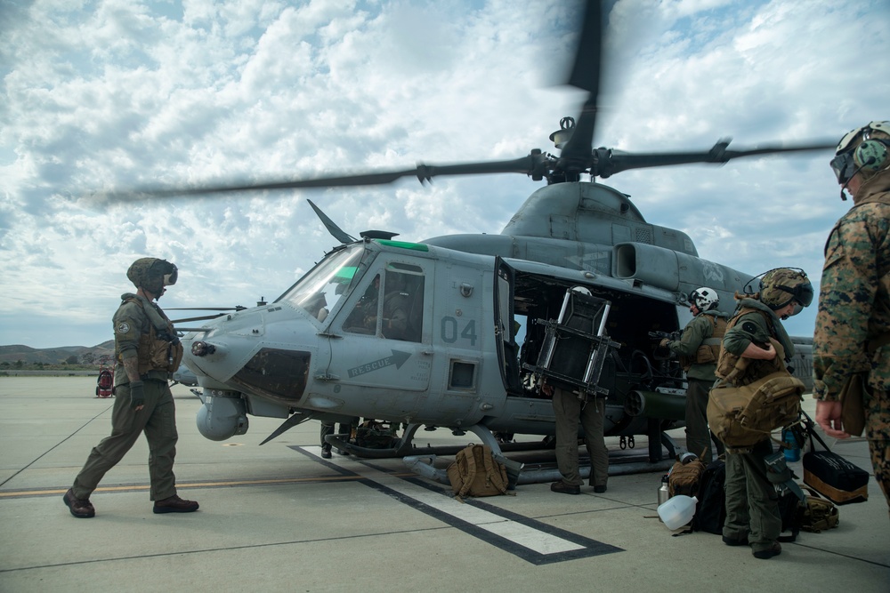 QUART: HMLA-369 Touches Down on USS Harpers Ferry