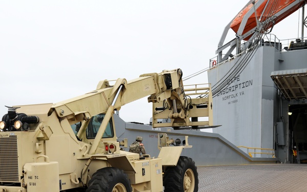 Real-world Training at the Port of Long Beach for Army Reserve Soldiers