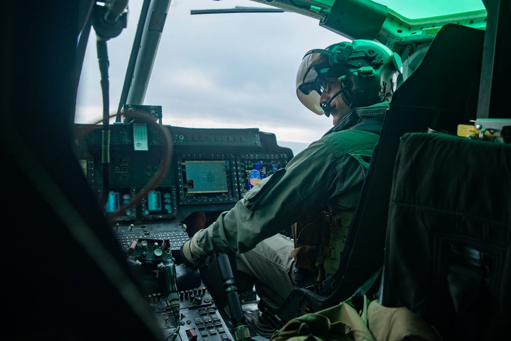 QUART: HMLA-369 Touches Down on USS Harpers Ferry