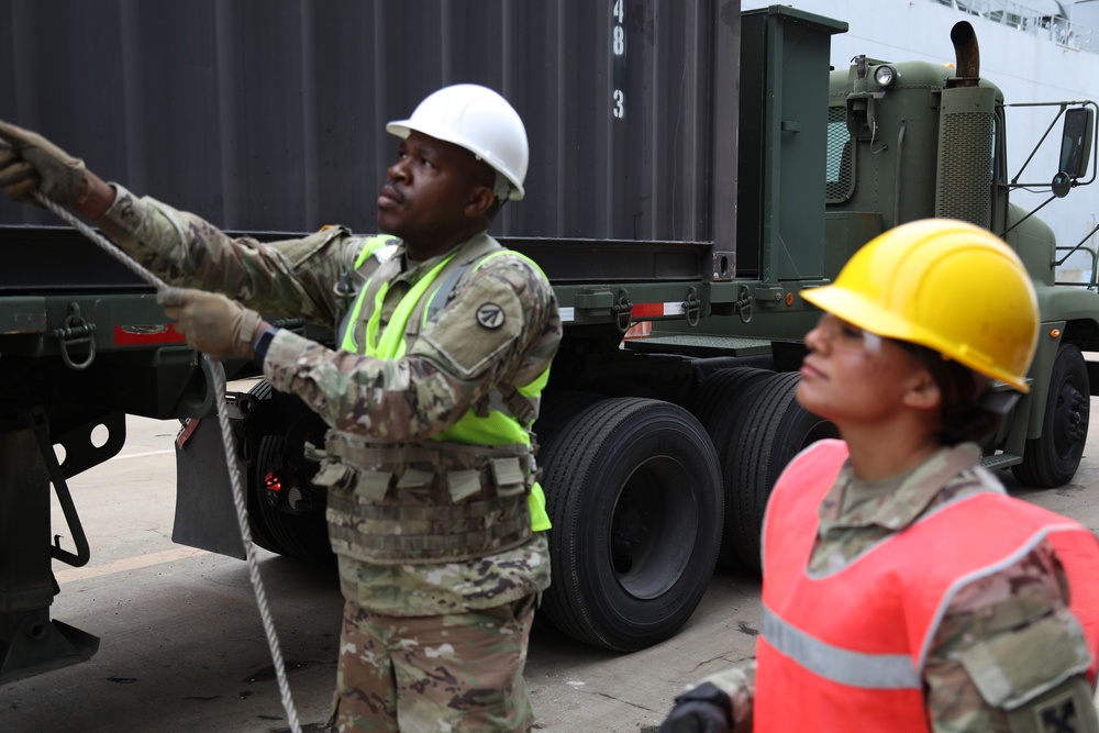Real-world Training at the Port of Long Beach for Army Reserve Soldiers