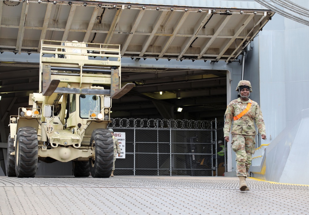 Real-world Training at the Port of Long Beach for Army Reserve Soldiers