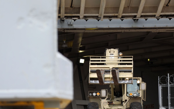 Real-world Training at the Port of Long Beach for Army Reserve Soldiers