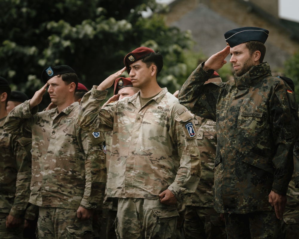U.S. Soldiers participate in Cérémonie Borne Zéro