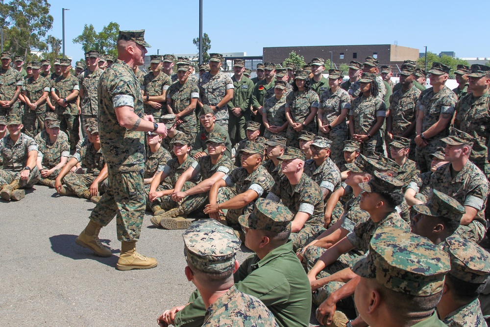 3rd MAW CG recognizes Marines with MALS-16 for excellence