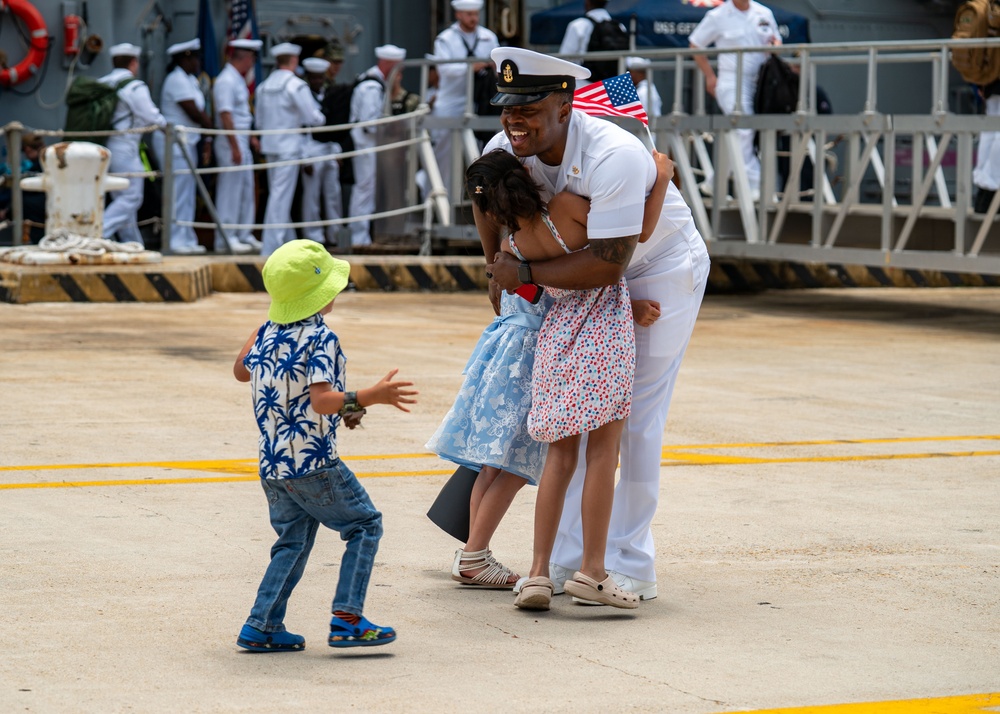 USS Gettysburg Returns to Homeport