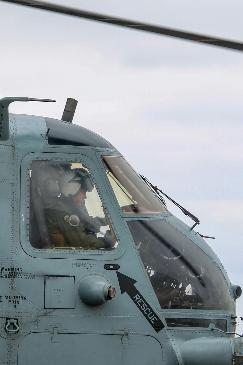 3rd MAW Commanding General flies with Warhorse