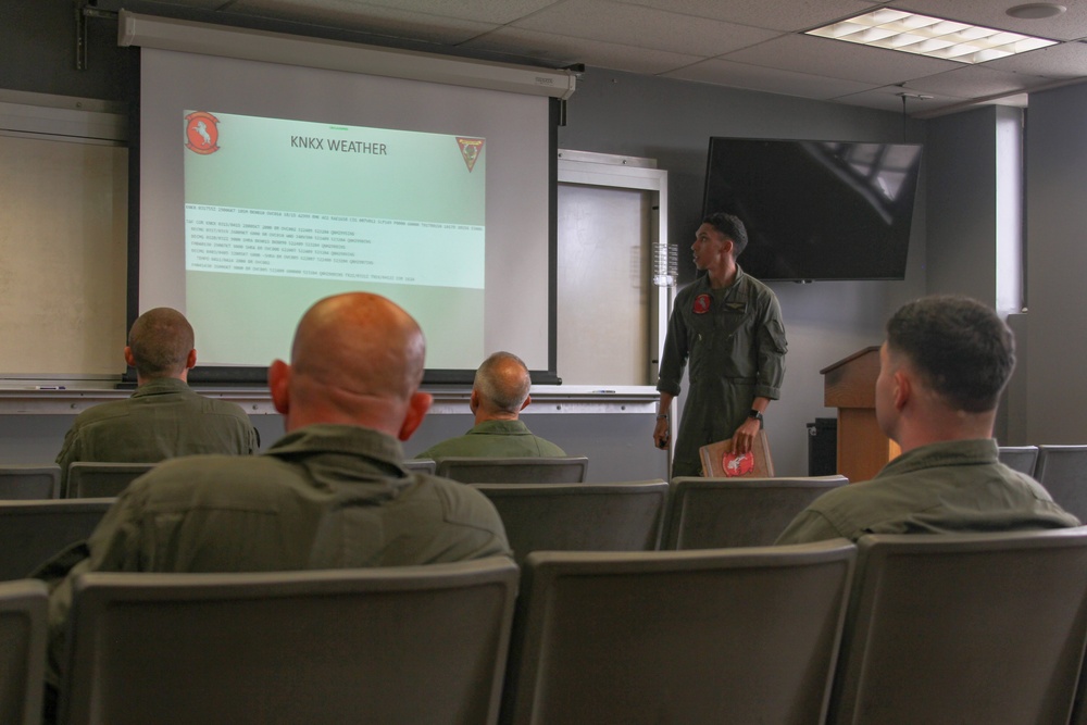 3rd MAW Commanding General flies with Warhorse