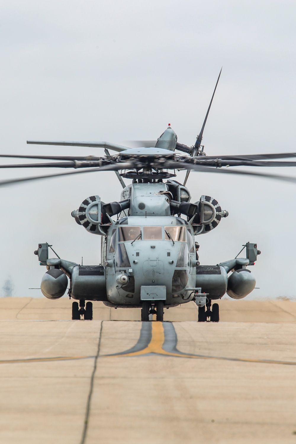 3rd MAW Commanding General flies with Warhorse