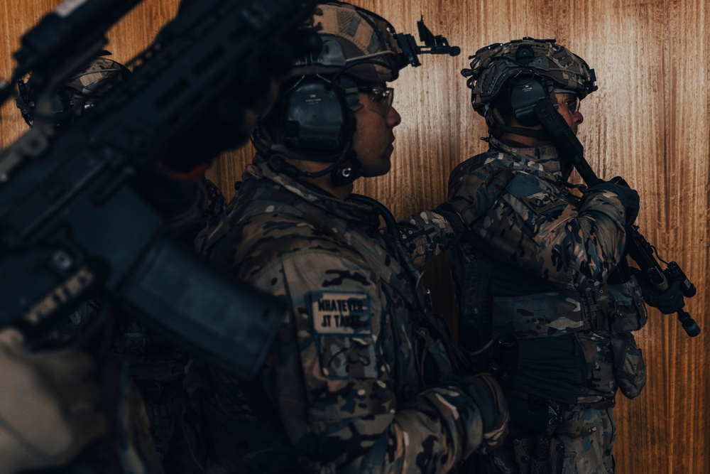 SOUTHERN STAR 25 Close Quarters Battle training