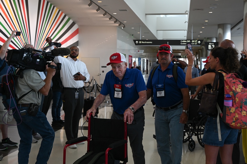 Vietnam and Korean War Veterans Welcomed Home by Community