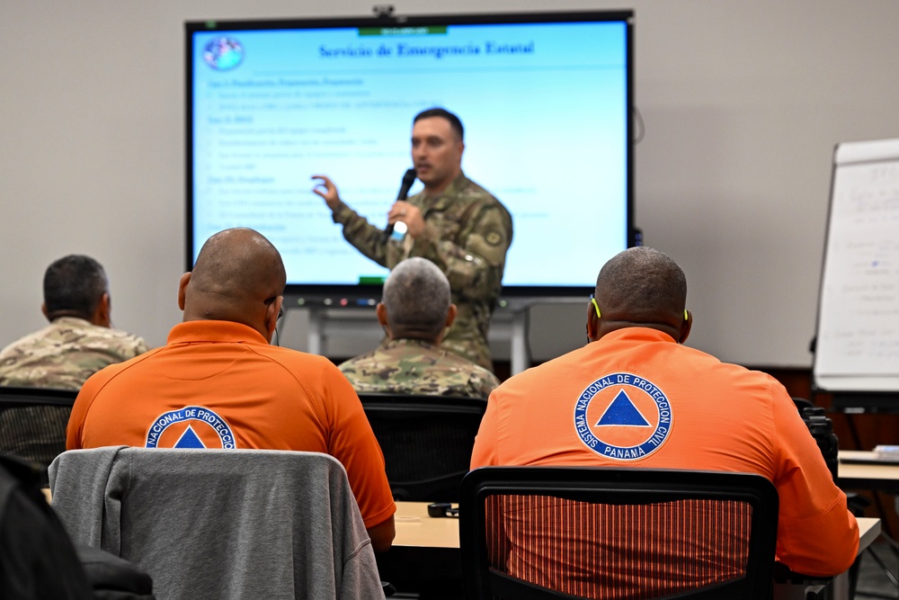 Missouri Army National Guard members conduct subject matter expert exchange with Panamanian partners