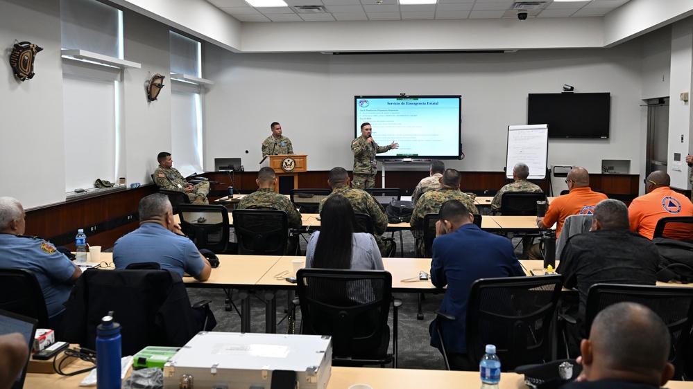 Missouri Army National Guard members conduct subject matter expert exchange with Panamanian partners