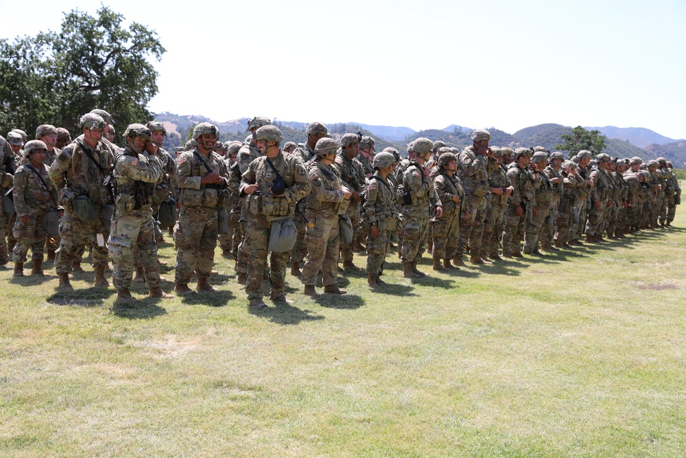 Chief of Army Reserve Re-enlists Soldiers at Mojave Falcon