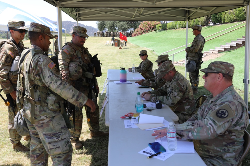 Chief of Army Reserve Re-enlists Soldiers at Mojave Falcon