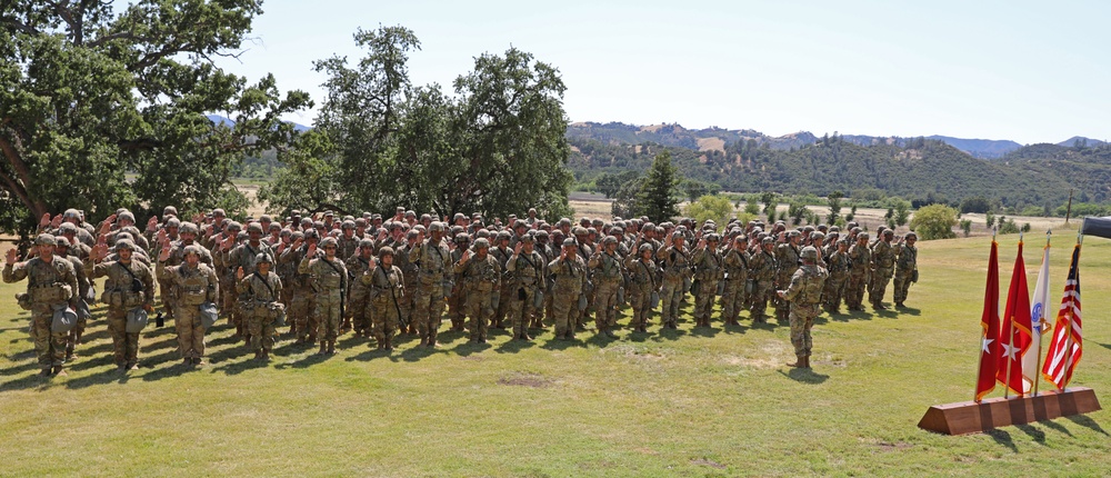 Chief of Army Reserve Re-enlists Soldiers at Mojave Falcon