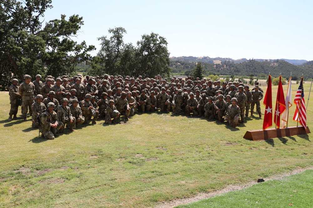 Chief of Army Reserve Re-enlists Soldiers at Mojave Falcon