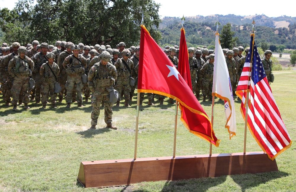 Chief of Army Reserve Re-enlists Soldiers at Mojave Falcon