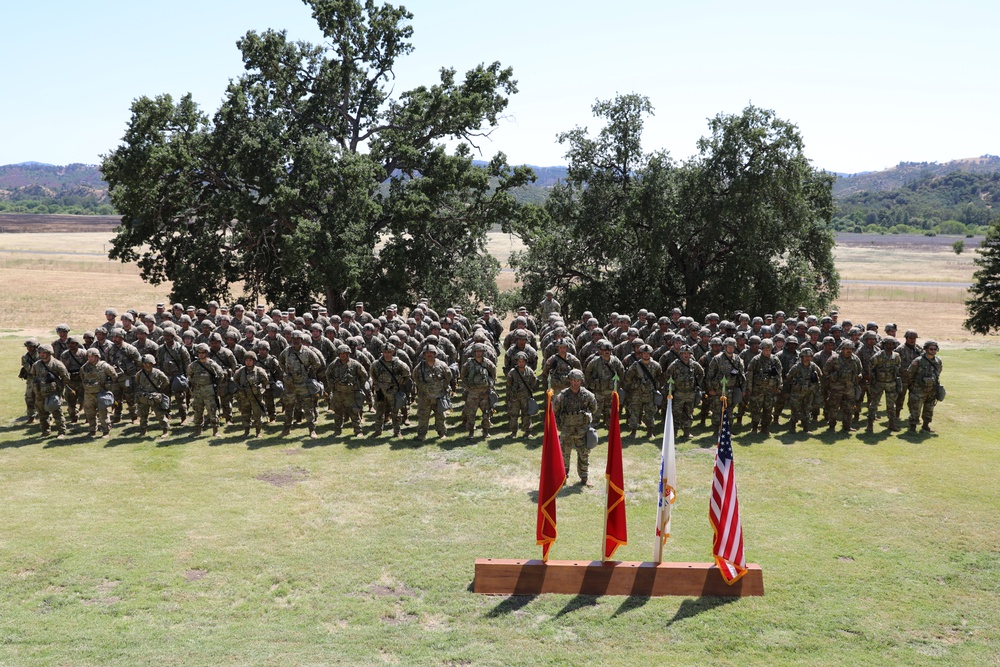 Chief of Army Reserve Re-enlists Soldiers at Mojave Falcon