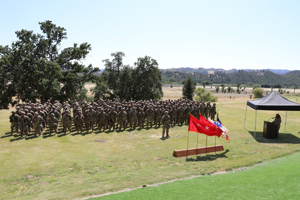 Chief of Army Reserve Re-enlists Soldiers at Mojave Falcon